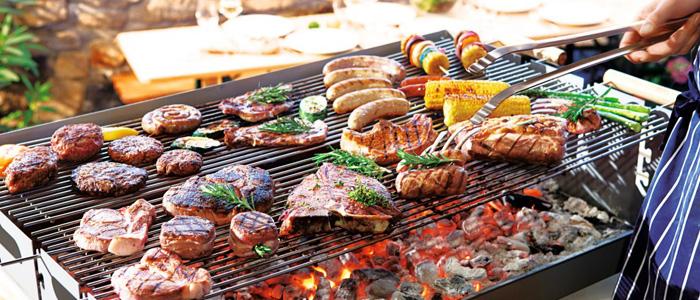 Barbecue op zaterdag De enige echte voorzitter van de toernooicommissie zal op zaterdag 2 september persoonlijk jouw hamburger omdraaien!