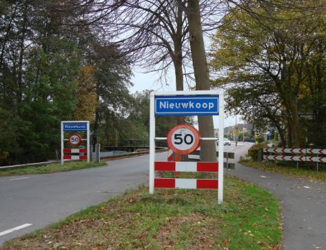 Bekend en opvallend binnen de gemeente zijn de Nieuwkoopse plassen, een fantastisch gebied voor de watersportliefhebber.