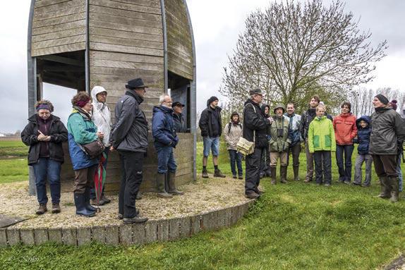 Het kerkje van Haringe, een minuscuul dorpje verderop, is een mix van steensoorten waaruit de standvastige heropbouw na elke aanslag is af te lezen. De Groote Oorlog zit in de vezel van deze streek.