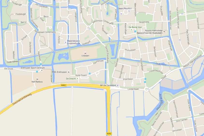 1. INLEIDING 1.1 Inleiding Er is het voornemen voor de sloop van opstallen en de bouw van een supermarkt aan de Rode Paard 1 en 3 te Enkhuizen.