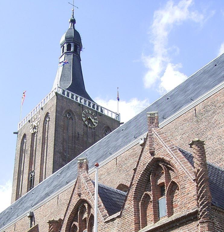 De kansel, het doophek en de herenbanken dateren uit de tijd van na de Reformatie. website orgel Rondleiding Kerk De oud-koster is uw deskundige gids.