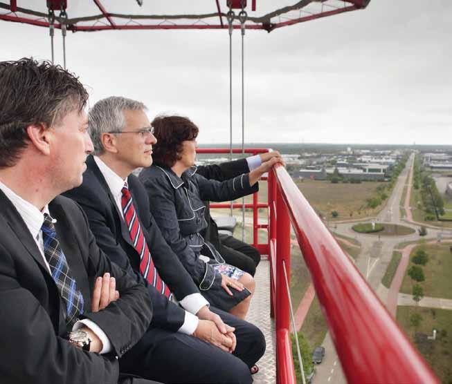 http://lommel.s-p-a.be NOVEMBER 2011 Ministers op bezoek in Lommel Geen kernafval in onze stad! sp.a lommel kan zich niet vinden in het voorstel om radioactief afval in onze ondergrond te bewaren.