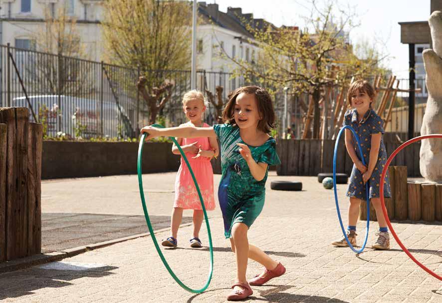 Betrokkenheid Naast welbevinden staat ook de betrokkenheid van kinderen centraal. Dit is de wijze waarop ze geboeid en geconcentreerd uitgedaagd worden tot ontwikkelen.