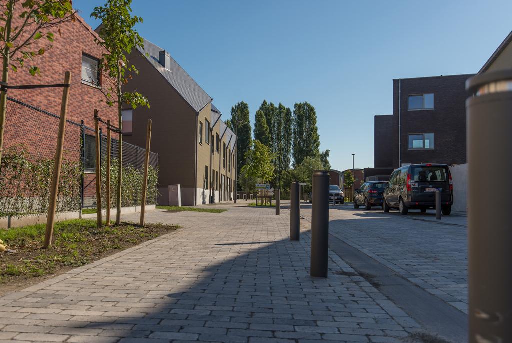 strak ontwerp. De architecten leren ook van elkaar. De samenwerking levert een rijke, gevarieerde wijk op.