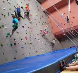 zich op de kinderen van de IBO s uit de omgeving. Via de Brockzaal biedt Buurtsport een vaste klimwerking voor kinderen tot 12 jaar.