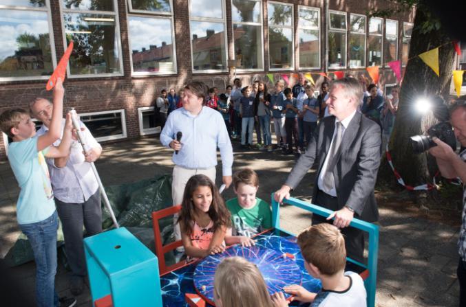 Zaanstad samen met de Opening leerlingen aan kinderboekenweek slag gedaan: de buddybank!