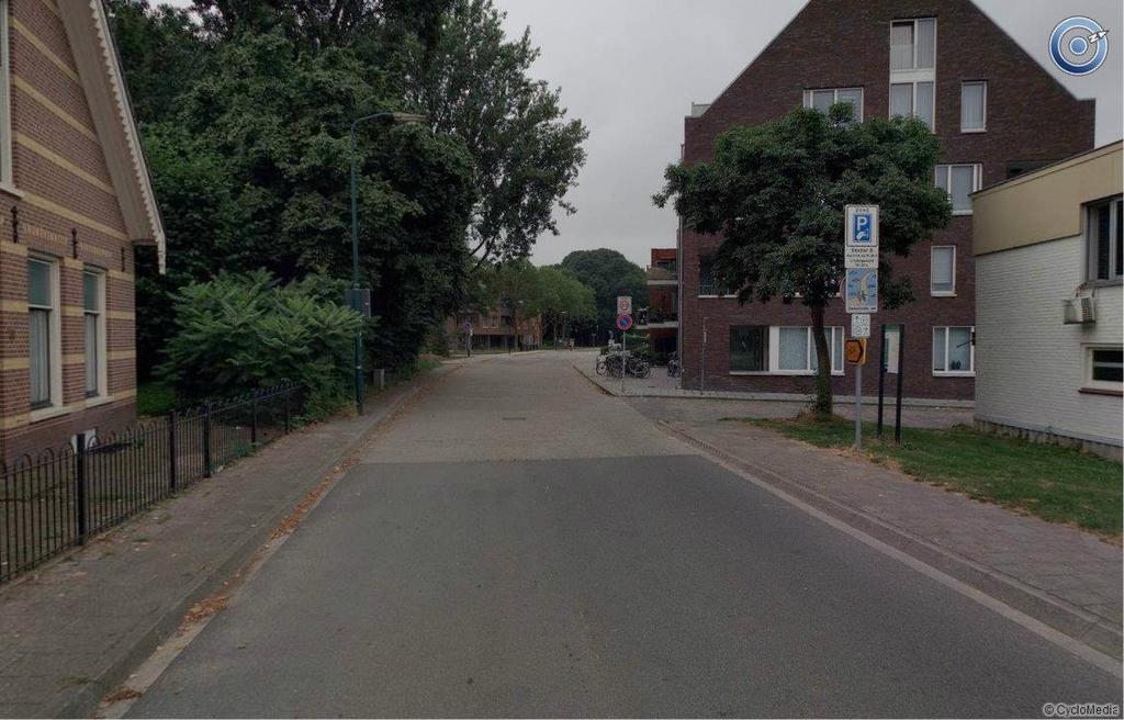 Controlepost 5: Kruising Panoven / IJsselkade Route De leerling rijdt nu op de Panoven en rijdt rechtdoor tot net voorbij de Padvindersboerderij en gaat dan rechtsaf en meteen