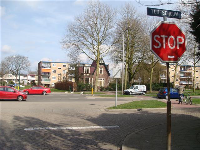 Controlepost 7: Hazenveld Route De leerling komt vanaf Hazenveld en steekt de Utrechtseweg via het fietspad over naar de Frankrijkstraat. De Utrechtseweg is een drukke weg.