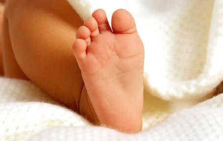 Hielprik bij pasgeborenen Wat is het doel van de hielprik? In de eerste week na de geboorte wordt wat bloed afgenomen uit de hiel van uw kind.