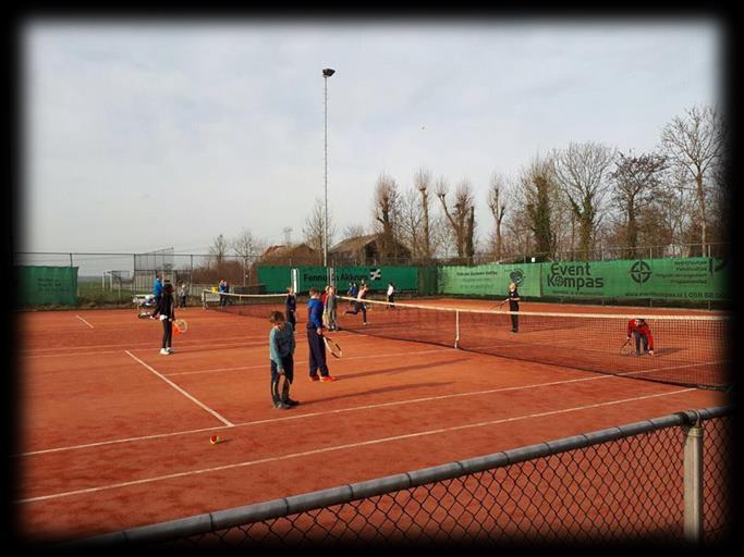 17 maart 2017 pagina 4 Gezonde School Actuele informatie en voorlichting over sport, bewegen en gezonde voeding Gastlessen tennis tijdens de gymnastiekles De kinderen hebben de afgelopen twee