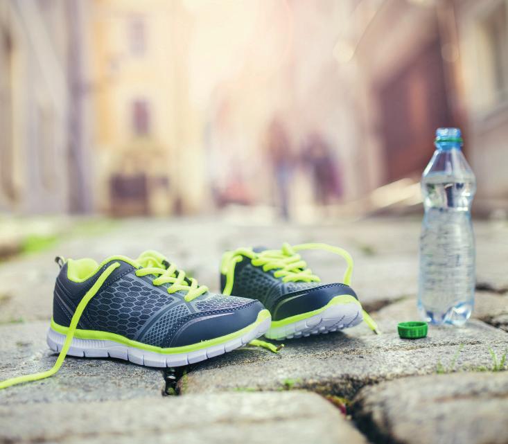 wandeling aan een gemiddeld tempo. Rust zorgt ervoor dat je vermoeide spieren de kans krijgen om te herstellen van de opgelopen schade tijdens de training.