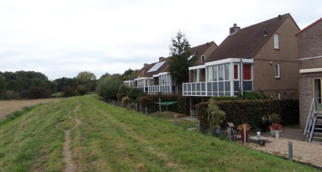 moet worden gehouden in geval van een verhoging. Denk aan; natuurwaarden, niet specifiek waardevolle gebouwen, ensembles, relaties met de omgeving (bijv.