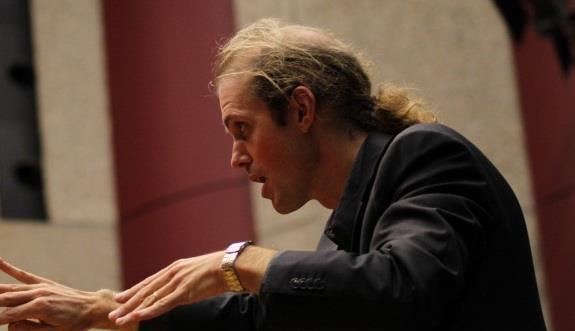 ~Bart Van Casteren Bart Van Casteren is naast dirigent ook professioneel pianist.
