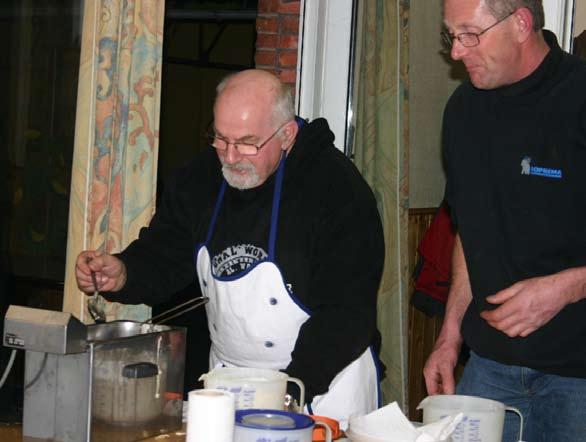 Mini oliebollen met Augustijn 5 De frituur verhitten op 190C 6 Met behulp