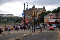 Naar Scarborough Tien mijl vanaf Edinburgh passeren we de indrukwekkende Bass Rock een indrukwekkende steenklomp met een grote kolonie Jan van Genten.