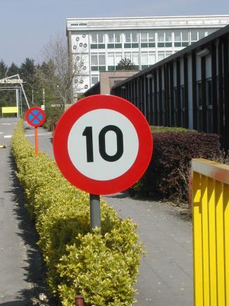 VERKEERSREGELS Parking Campus Basisschool Merlijn Wie gebruik maakt van onze parking verbindt zich