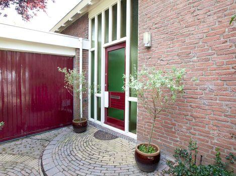 geïnstalleerd in 2014 is de woning aan de buitenzijde geschilderd.