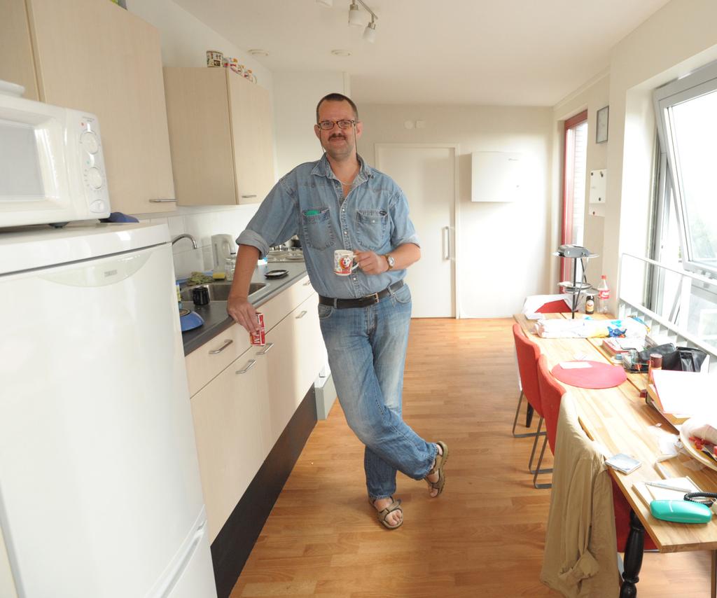 In het ziekenhuis zien ze het meteen: Harold heeft een beroerte gehad. Hij gaat een paar weken naar een revalidatiecentrum. Daarna gaat Harold naar huis.