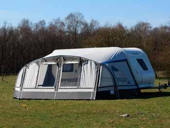 10 De Aronde tent is uit te breiden met een extra luifel van 2 meter diep of een extra luifel met zijkanten.