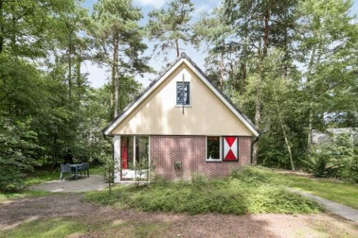 DE WONINGEN ONTHAASTEN IN DRENTHE Waar kan dat beter dan in deze bosrijke omgeving van hartje Drenthe?