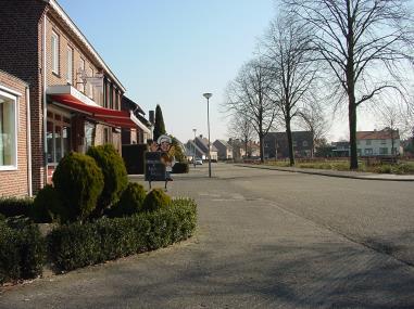 De ruimtelijke structuur is overwegend kleinschalig en bestaat voornamelijk uit decenniumwoningbouw in specifiek blokpatroon. De bebouwingsstructuur is open door veel groene ruimten.