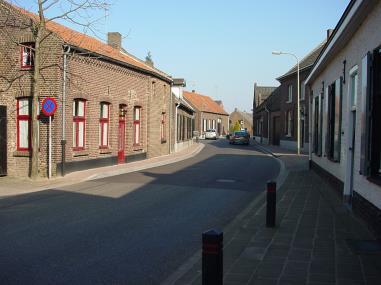 Grathem Kern Nr. 7 Algemene gebiedstypologie Het gebied is gelegen rond het historische wegenpatroon over de Uffelsebeek (Brugstraat, Breestraat), waardoor een tweedeling is ontstaan.