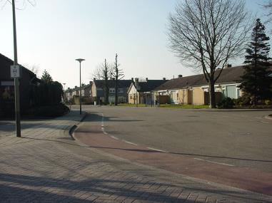 Lindestraat en Baexemerweg. Het gebied bestaat overwegend uit woningbouw in lage dichtheid en met veel groene ruimten.