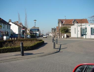 Hunsel Nr. 19 Algemene gebiedstypologie Het gebied is gelegen rond een historisch wegenpatroon over de Uffelse Beek (Kallestraat, Kraakstraat), waardoor een karakteristieke tweedeling is ontstaan.