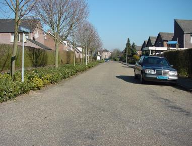 De Diamantstraat en Robijnstraat markeren de rand van de kern met bebouwing uit de jaren 70 en 80.