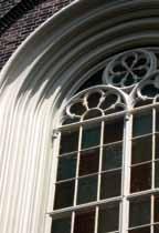 De vereniging liet in 1888 de kerk bouwen naar ontwerp van architect J.J. Vormer. De gevel kreeg een eclectische vormgeving met speklagen, lisenen en pinakels.