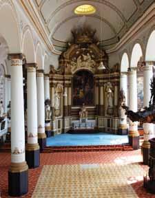 Het kerkinterieur werd in de loop van de negentiende eeuw verrijkt met een hoogwaardig (neo) barok interieur, waarvoor vooral Belgische kunstenaars werden aangetrokken.