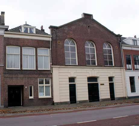 Op het eerste gezicht is het niet een typisch kerkgebouw, hoewel de drie toogramen deze fucntie wel uitdrukken.