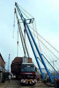 gereden door Mammoet Heavy Lifting & Transport te Schiedam en met 2