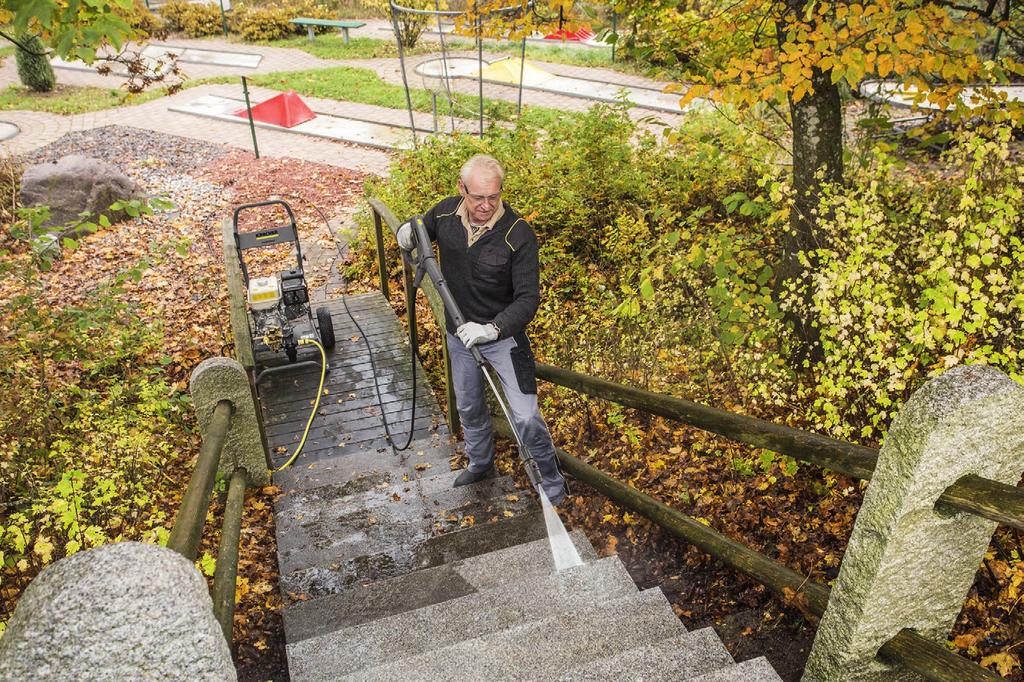 Technische gegevens en uitrusting HD 9/21 G Robuust, gepoedercoat buizenframe Traploze regeling van druk en hoeveelheid water aan het apparaat Lekbestendige wielen voor de grootste mobiliteit.