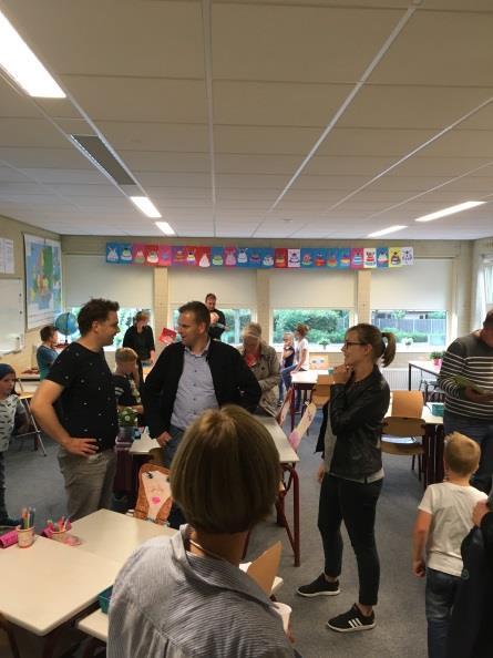 De kinderen hebben kunnen laten zien wat hun plekje op school is en wat er allemaal in hun laadje ligt. Allemaal nieuw werk voor het nieuwe schooljaar.