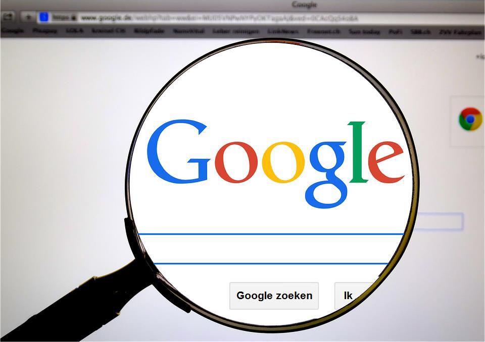 Zodra je goede zoektermen hebt bedacht, kun je met een zoekmachine als Google informatie opzoeken Als je Google gebruikt, kun je tekens aan een zoekopdracht toevoegen.