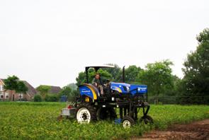 die het milieu zo min mogelijk belasten zoals Euro 5 motoren met een minimale uitstoot; We verstoren natuurlijke omstandigheden zoals bodem, lucht en water zo min mogelijk en werken zo energiezuinig