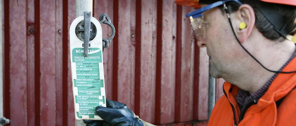 aangaande het betreden van de steiger zijn aangegeven in de werkvergunning, en worden tijdens een toolboxmeeting besproken.