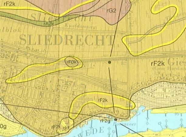 IDDS Archeologie rapport 1780 Versie 1.4 (concept) 2. Landschappelijke gegevens 2.1. Geologie en geomorfologie Het plangebied ligt in het westelijke rivierengebied, ook wel aangeduid als het perimariene gebied.