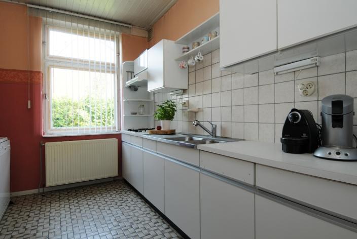 De slaapkamer gelegen aan de voorzijde van de woning is maar liefst 5.00 x 3.