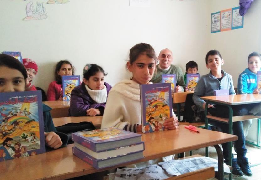 Arabische kinderbijbels In 2016 ontving Stichting Antwoord gelden uit een fonds om Arabische kinderbijbels aan te kunnen schaffen.