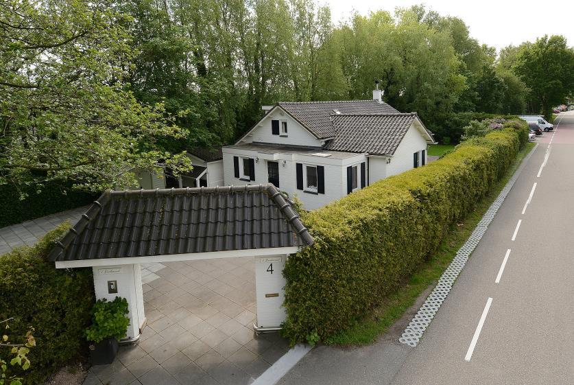 De woning Nabij de Vinkeveense Plassen bieden wij een prachtige vrijstaande woning op een zeer ruim perceel eigen grond aan.