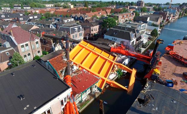 Op 3 augustus 2015 zou het nieuwe brugdeel van de Koningin Julianabrug in Alphen aan den Rijn worden geplaatst.