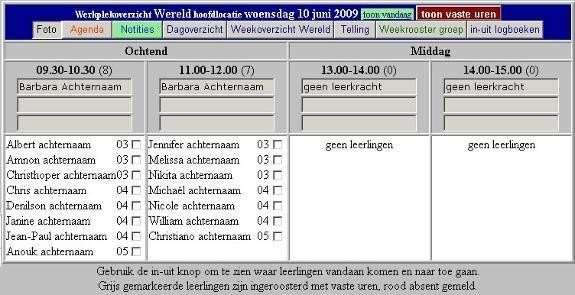 Bij aanvang van een werkplek uur gaan de groepen uit elkaar om de werkplekken te bezoeken: De gemaakte keuzes worden direct zichtbaar in werkplek bezettingsoverzichten voor de leerkrachten op de