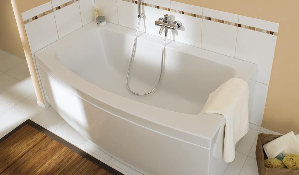 Harmonische eenheid voor een optimaal badcomfort: Deze praktische badkuip heeft een heerlijk comfortabel schuin ligvlak voor uw rug.