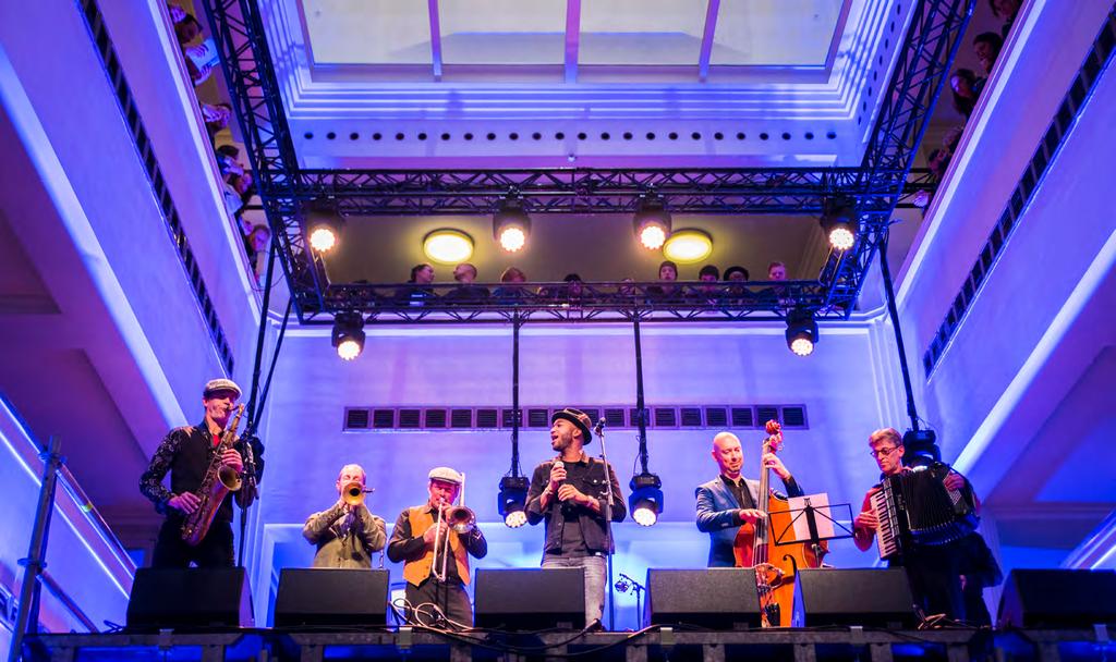 openingsperformance Ieder jaar wordt de Museumnacht feestelijk geopend in een van de deelnemende musea met een bijzondere openingsperformance.