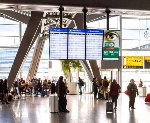 Marechaussee op Schiphol op verdenking van kindersekstoerisme en het vervoeren van afbeeldingen van kindermisbruik.