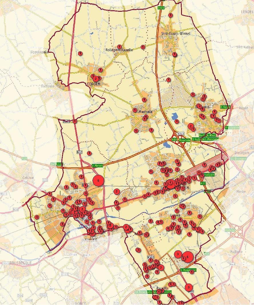 De grafische spreiding van de diefstallen uit voertuig toont het typische patroon: de grotere gemeenten/stad kennen een grotere concentratie van feiten in het centrum en de kleinere gemeenten