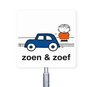 Tussen deze tijd is het enkel de bedoeling dat u bij deze zone uw kind uit de auto zet en vervolgens doorrijdt. Buiten deze tijden is het wel toegestaan om uw auto daar te parkeren.