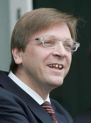 Verhofstadt ziet vooruitgang in dossier B-H-V Premier Verhofstadt wil zich in het netelige dossier niet laten vastpinnen op een vaste timing.
